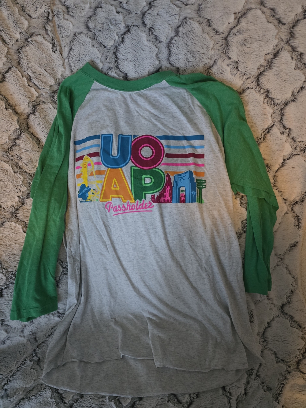 Universal Studios Orlando Light Gray Raglan 'UO AP' Passholder Tee XL NWOT